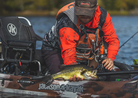 angler with a fish on the coosa fd jackson kayak