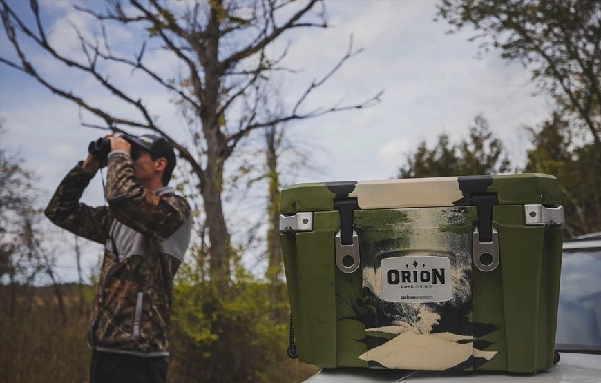 hunter glassing with orion in truck