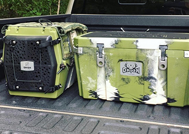 Orion Kennel and Cooler in the back of a truck for mobile.